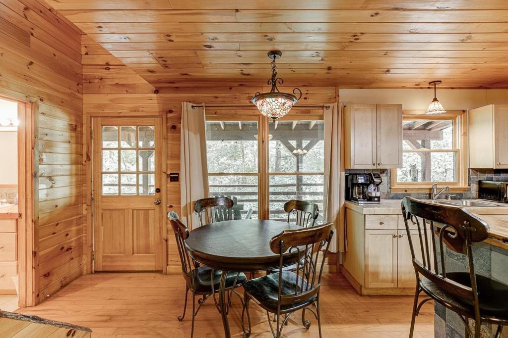 Cabin With Jacuzzi & Hydrotherapy Spanear Helen Cleveland Exterior foto